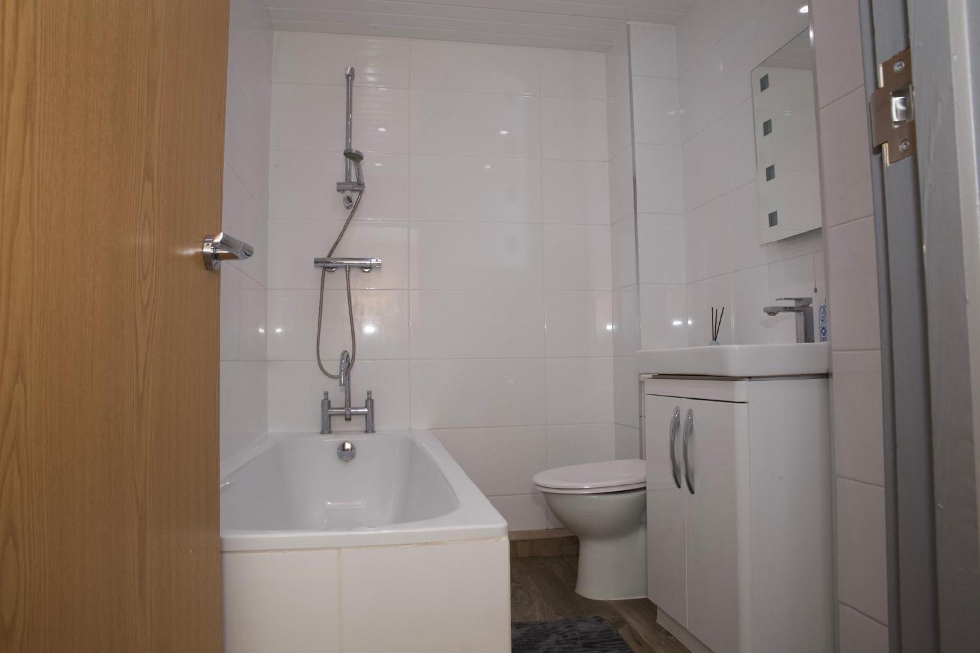 Spacious Modern 2 Bed Flat In City Centre Reading Dış mekan fotoğraf